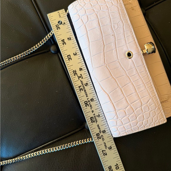 Alexander McQueen skull baby pink Croc-Embossed leather convertible wallet - Picture 12 of 16